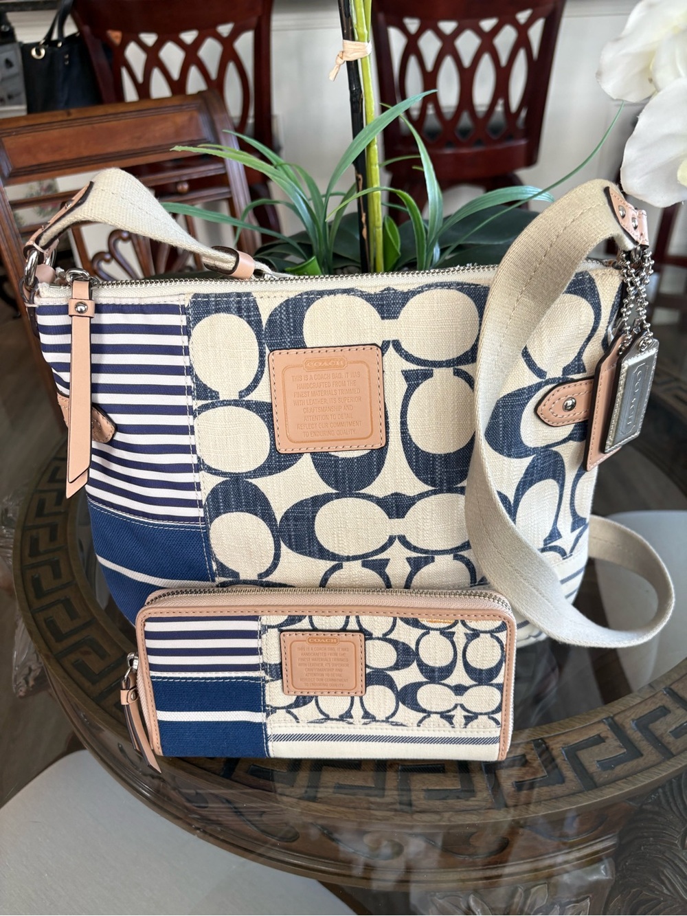 💙💙COACH DAISY DENIM PATCHWORK SIGNATURE “C” CANVAS & VACHETTA LEATHER BAG!💙💙